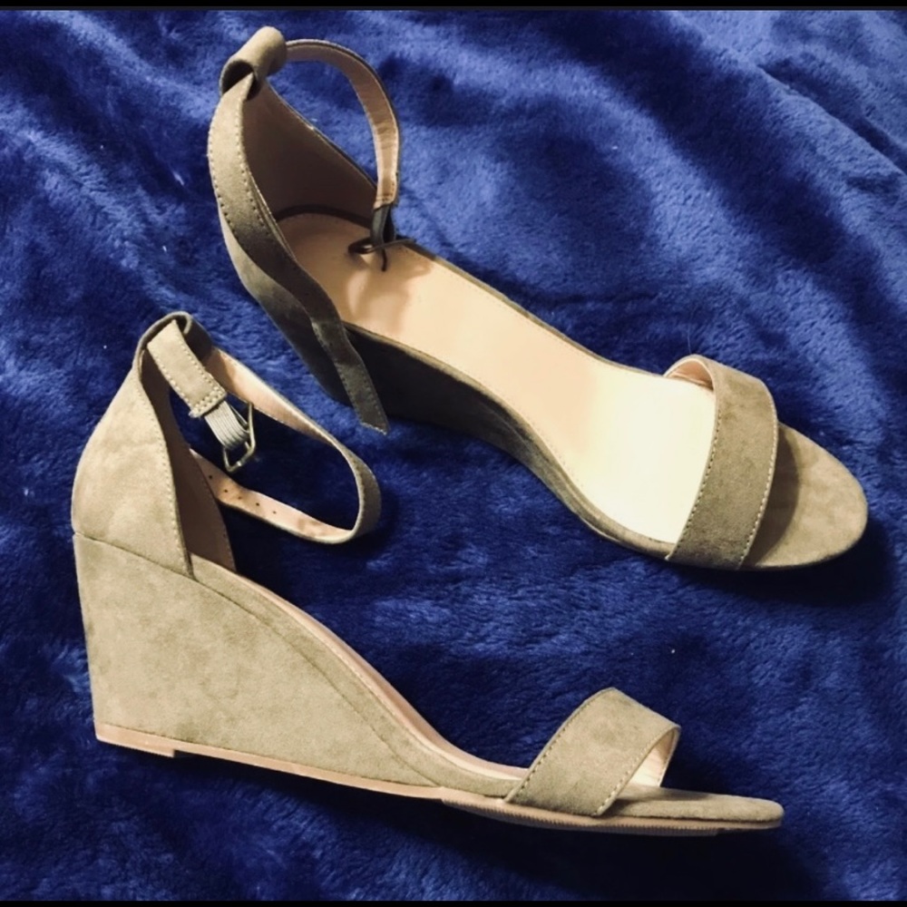 Women’s Wedge Sandals Size 9